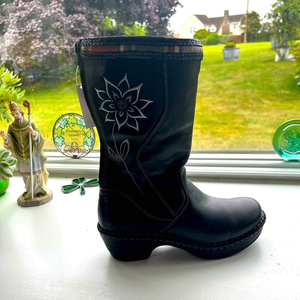 Women Black 10” Western boots